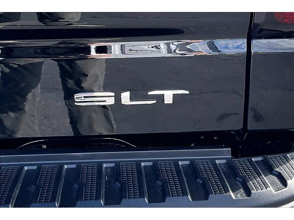 New 2026 GMC Sierra 1500 SLT image 9