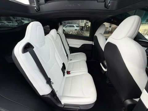 Used 2023 Tesla Model X image 32