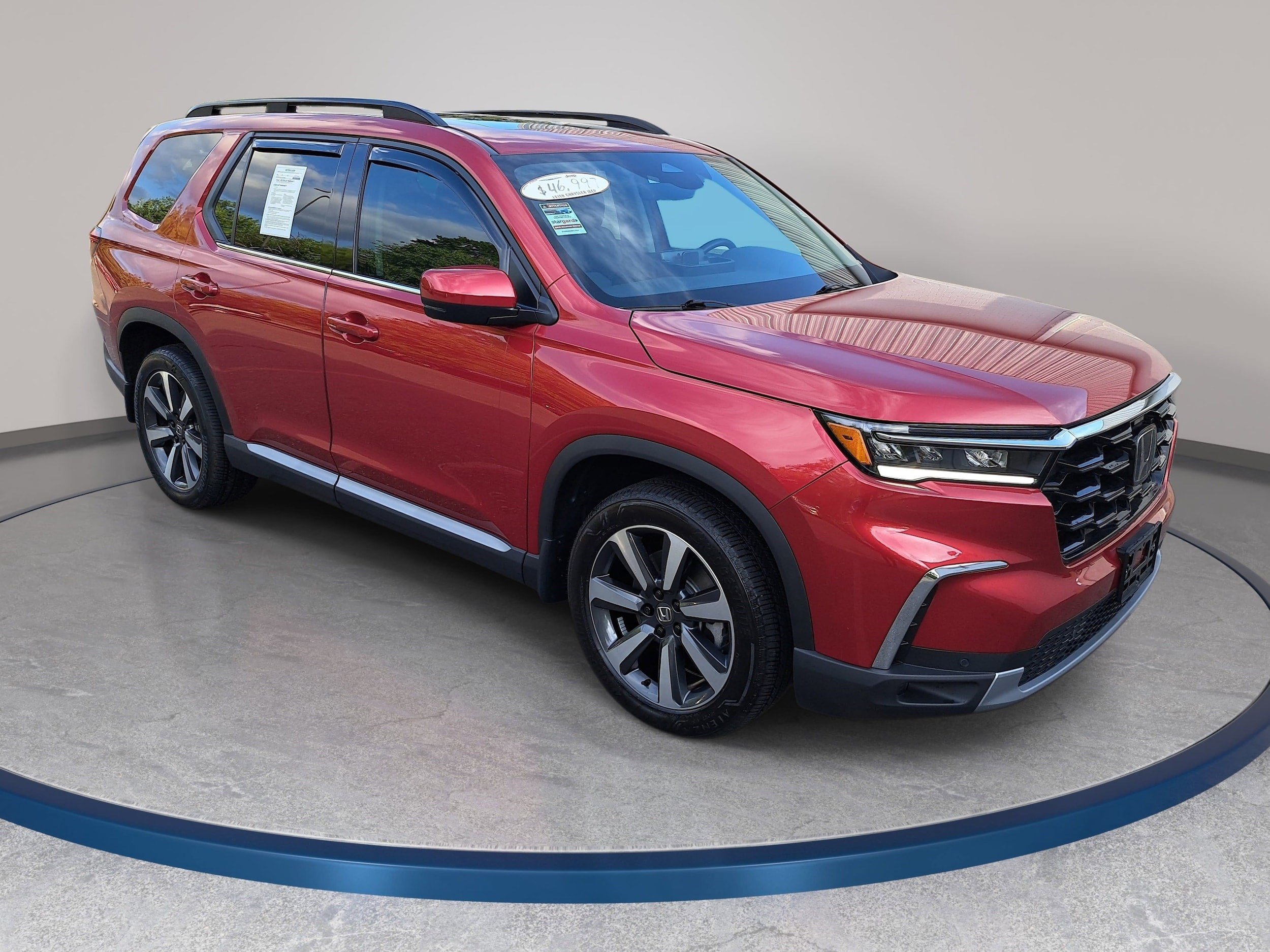 Used 2025 Honda Pilot Touring image 3