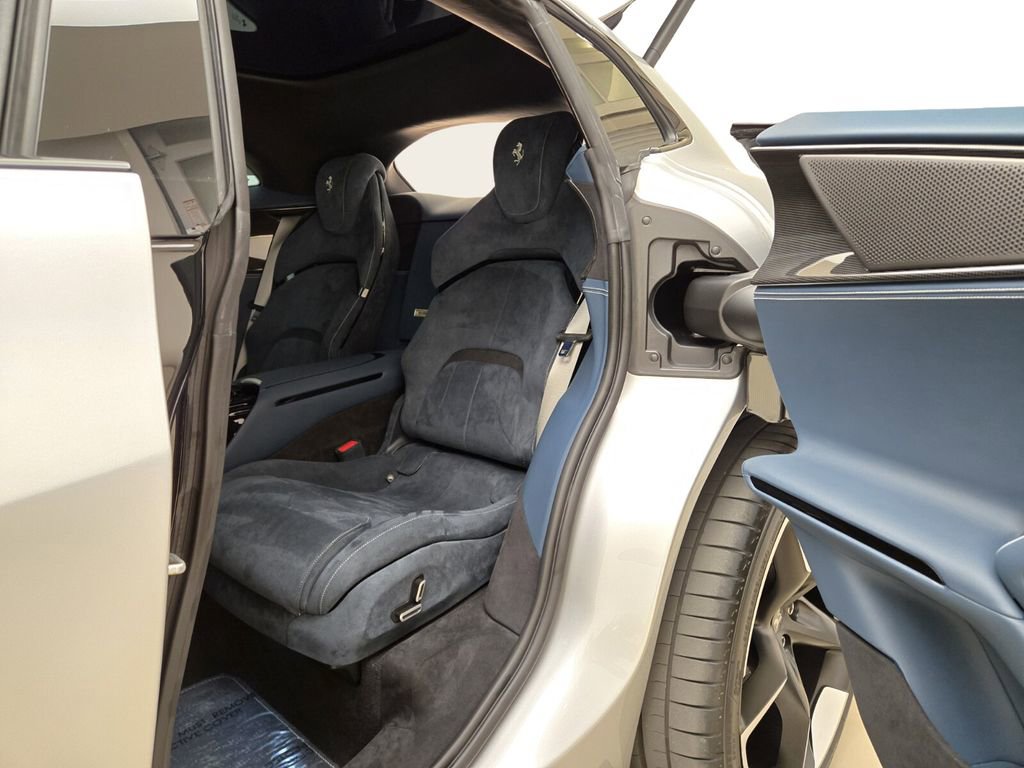 Used 2025 Ferrari Purosangue image 17