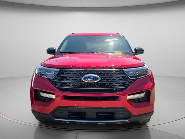 Used 2024 Ford Explorer XLT w/ Equipment Group 202A RWD image 3