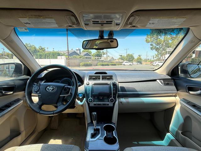 Used 2014 Toyota Camry XLE w/ Moonroof Package FWD image 16
