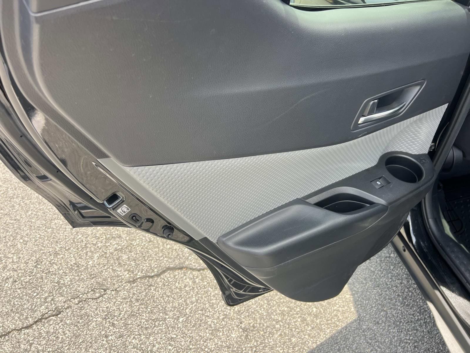 Used 2019 Toyota C-HR XLE FWD image 21