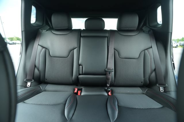 New 2026 Jeep Compass Trailhawk w/ Sun, Sound & Navigation Group AWD/4WD image 40
