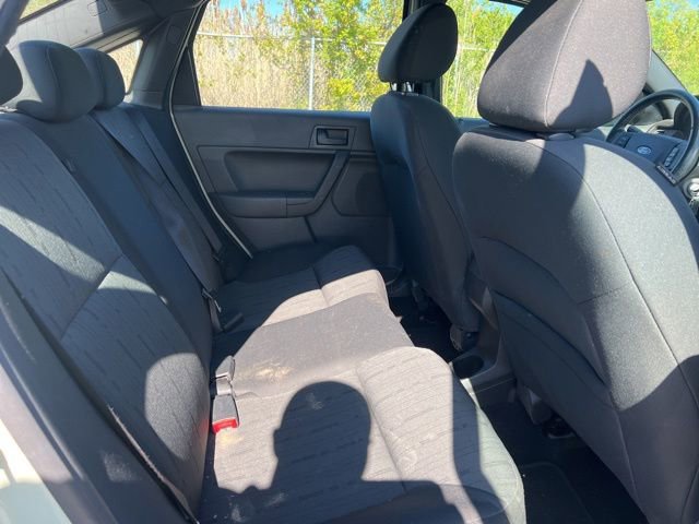 Used 2010 Ford Focus SE FWD image 12