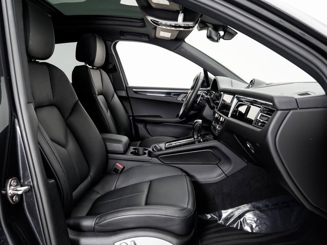 Certified 2025 Porsche Macan image 23