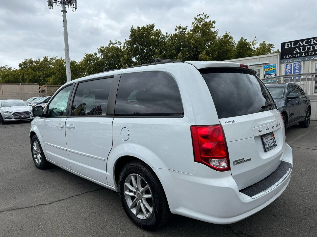Used 2016 Dodge Grand Caravan SXT FWD image 4