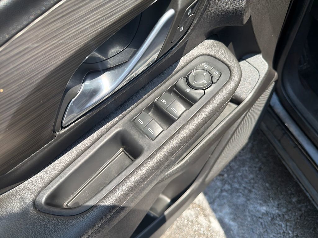 Used 2023 GMC Terrain SLE FWD image 13