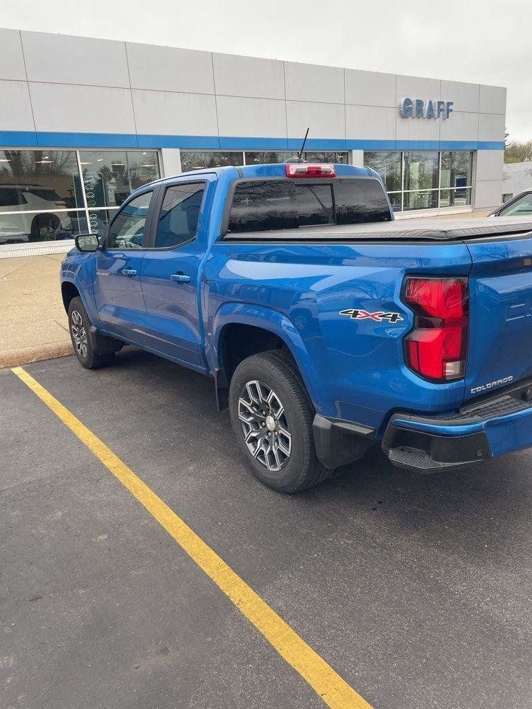 Used 2023 Chevrolet Colorado LT w/ LT Convenience Package III AWD/4WD image 2