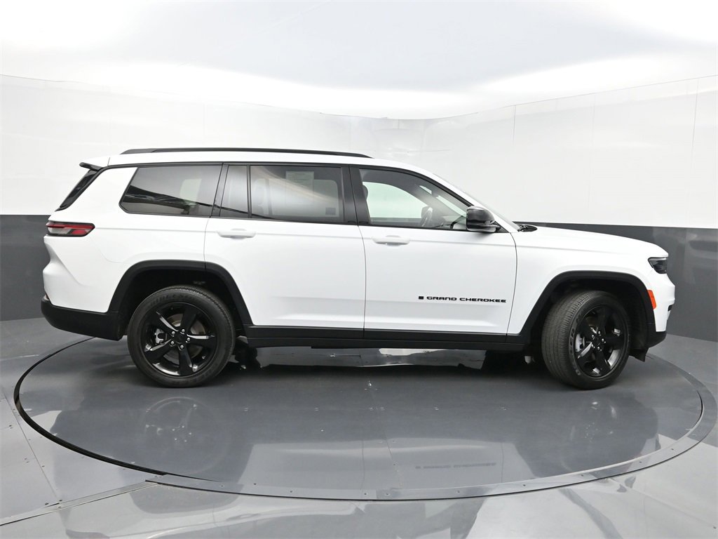 Used 2023 Jeep Grand Cherokee L Laredo image 46