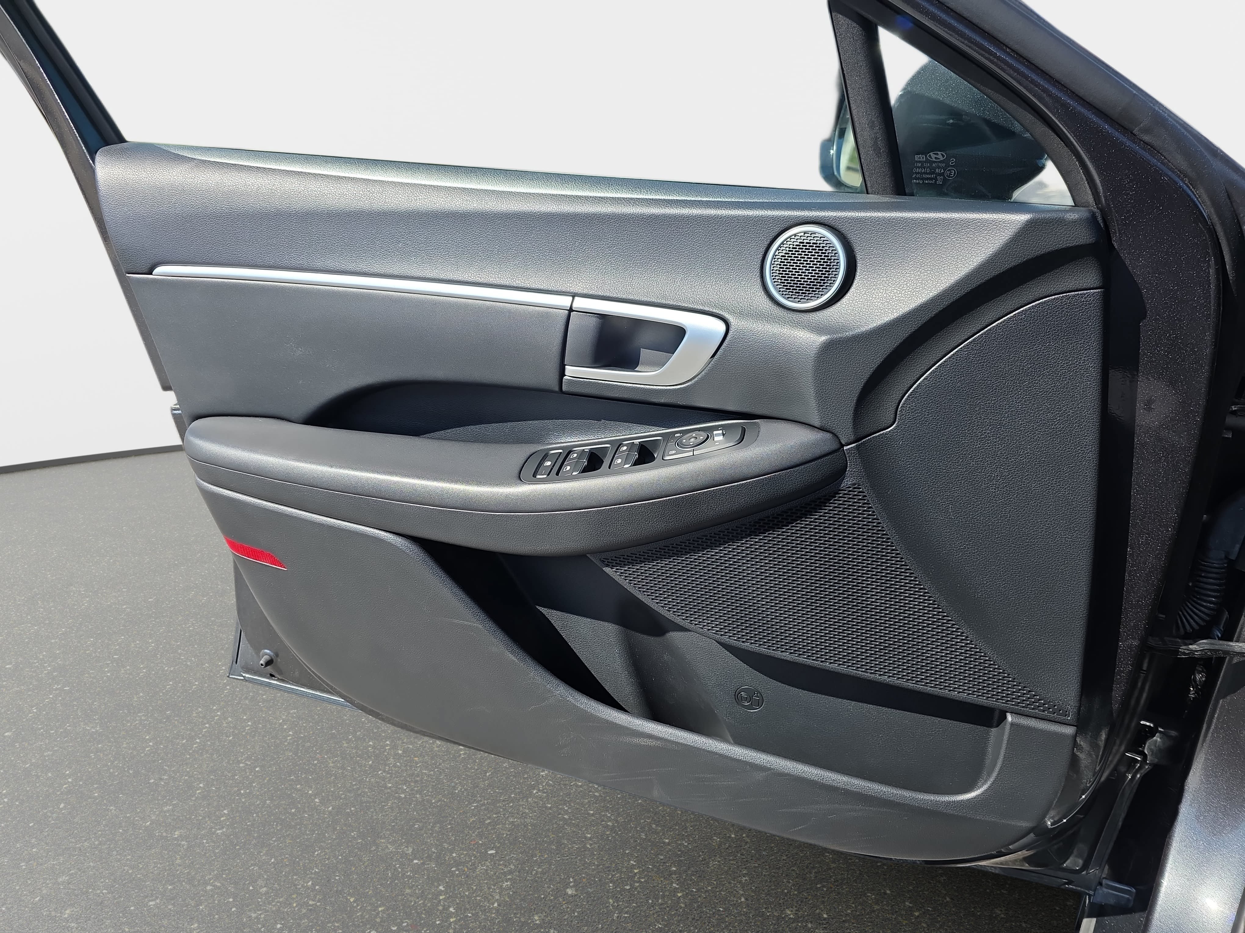 Used 2025 Hyundai Sonata SEL FWD image 24