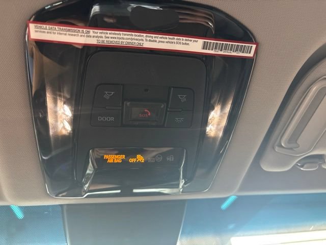 Used 2021 Toyota Venza LE AWD/4WD image 51