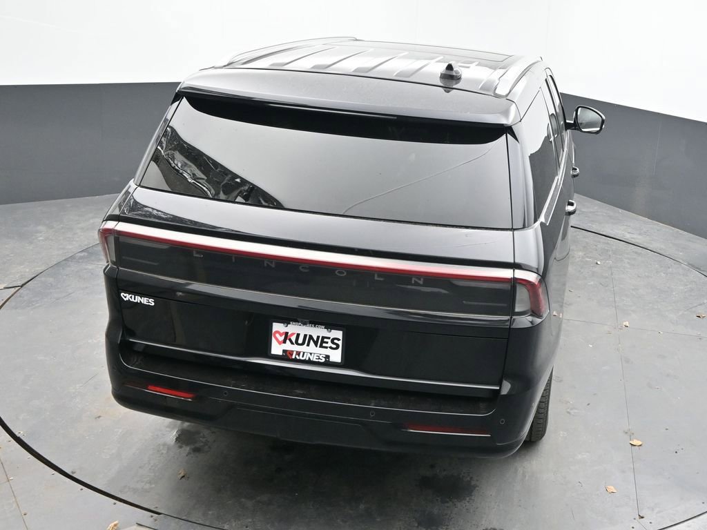 Used 2025 Lincoln Navigator Reserve image 44