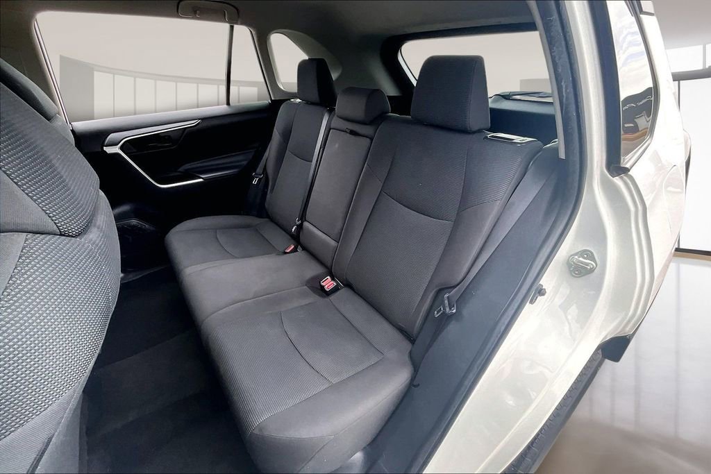 Used 2021 Toyota RAV4 LE image 24