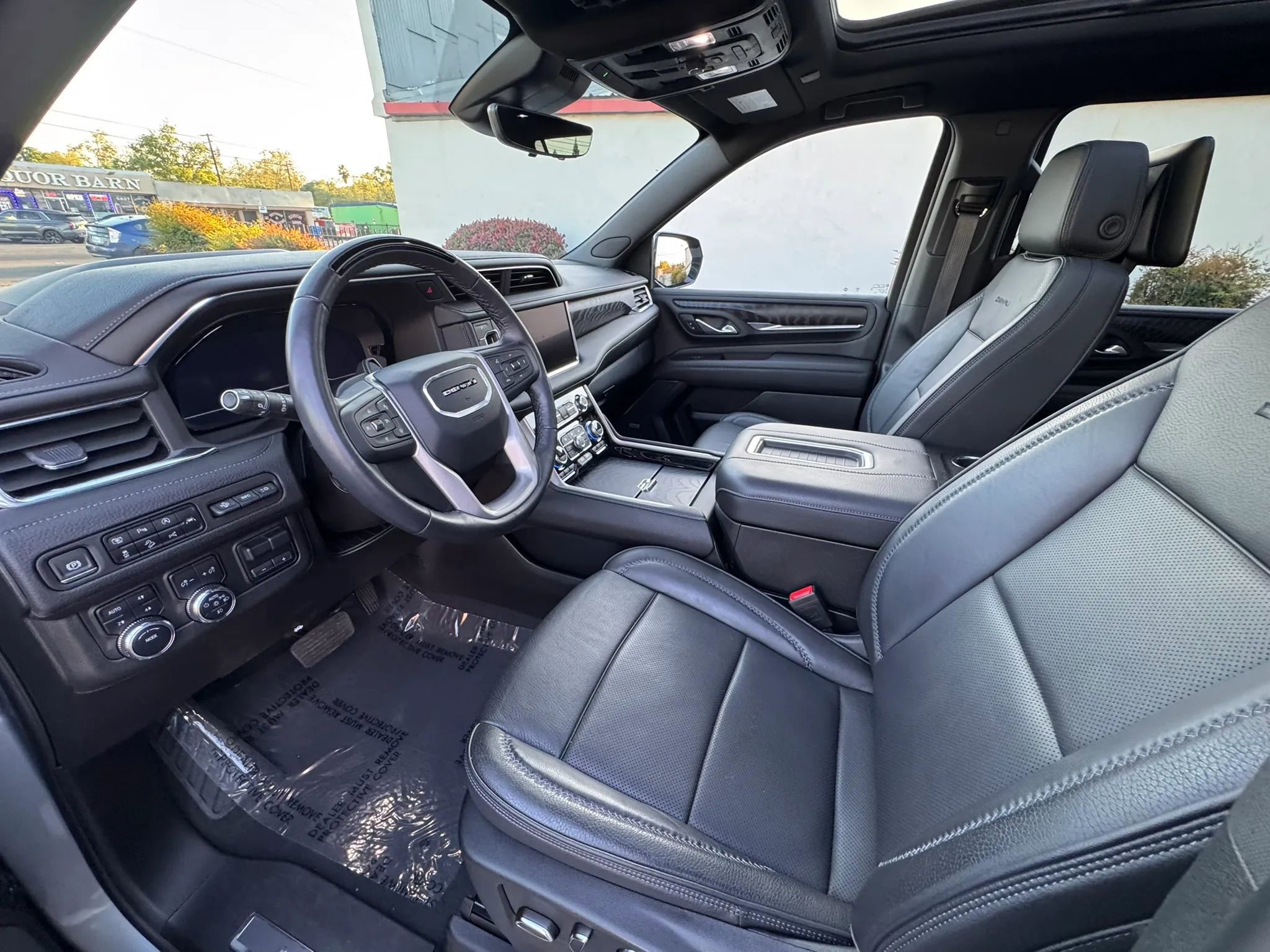 Used 2024 GMC Yukon XL Denali w/ Advanced Technology Package image 10