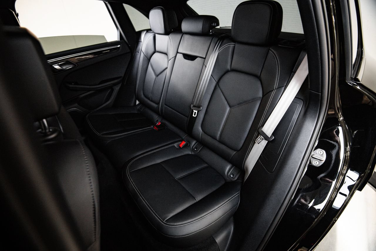 Certified 2023 Porsche Macan Turbo AWD/4WD image 24