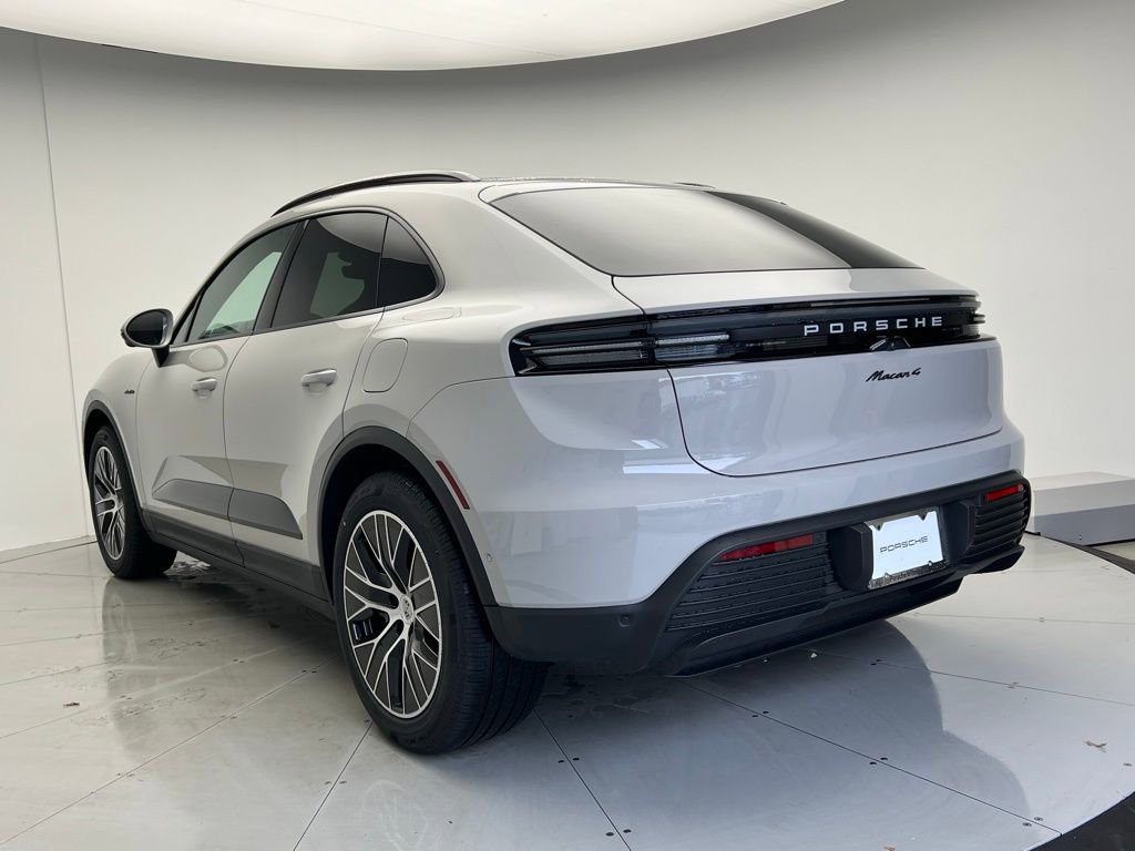 New 2026 Porsche Macan 4 Electric image 3