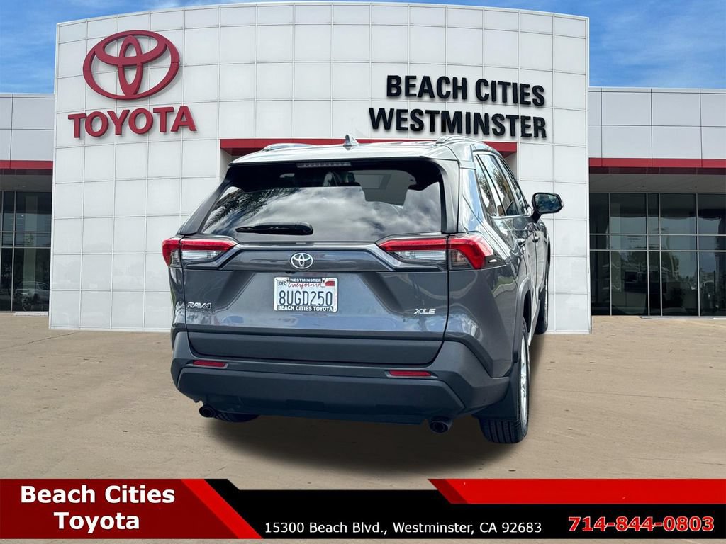 Used 2021 Toyota RAV4 XLE w/ Convenience Package FWD image 11