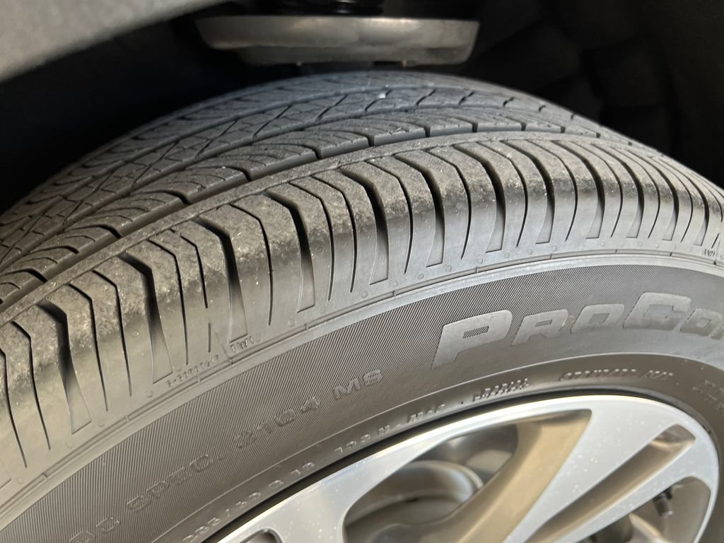 Used 2023 Buick Envision Essence AWD/4WD image 28