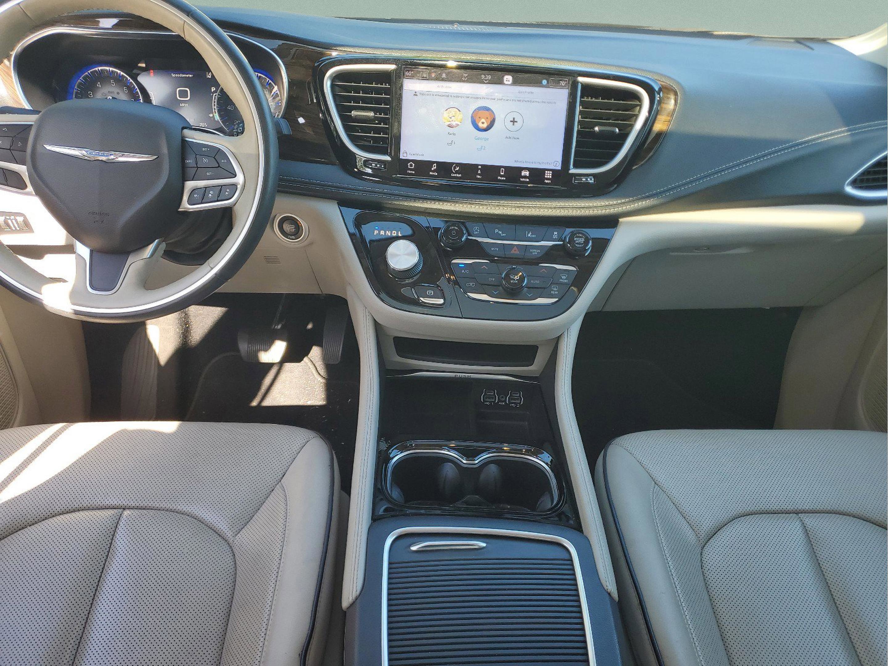 Used 2021 Chrysler Pacifica Limited AWD/4WD image 10