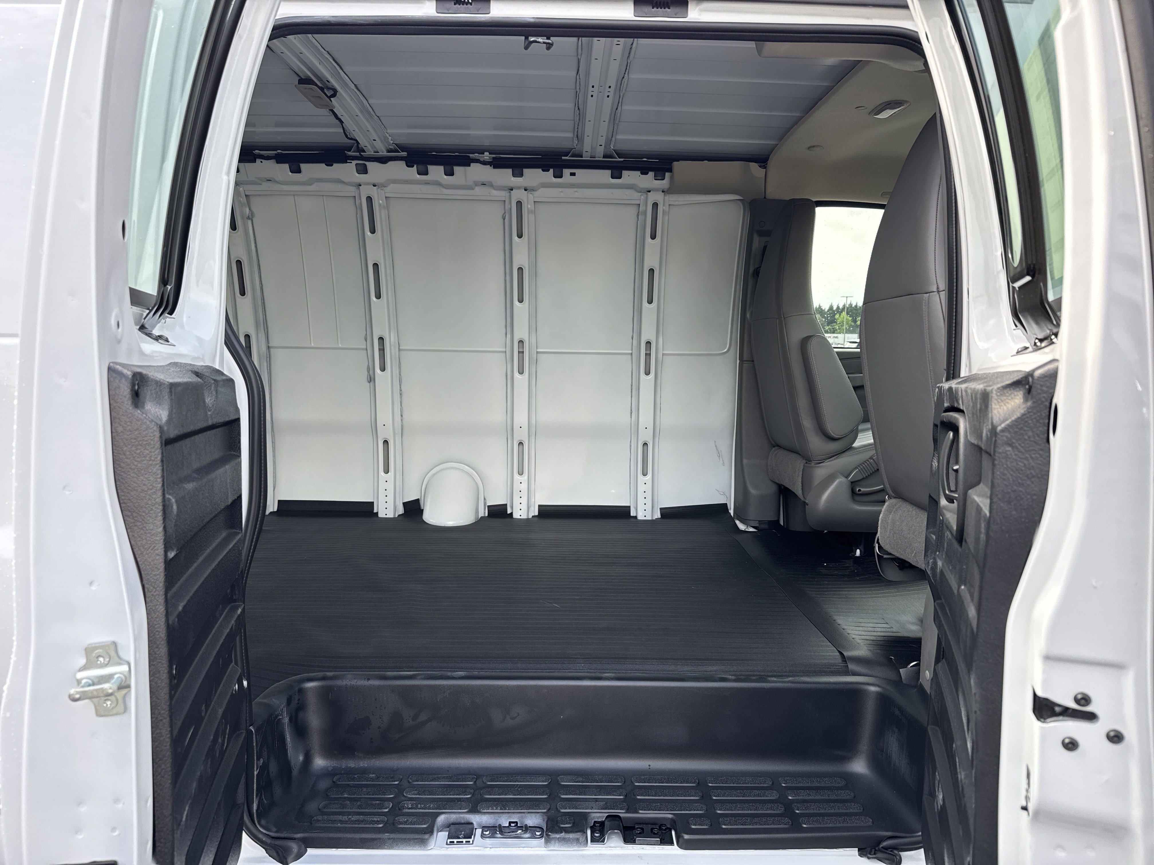 New 2026 GMC Savana 3500 Extended w/ Driver Convenience Package RWD image 30