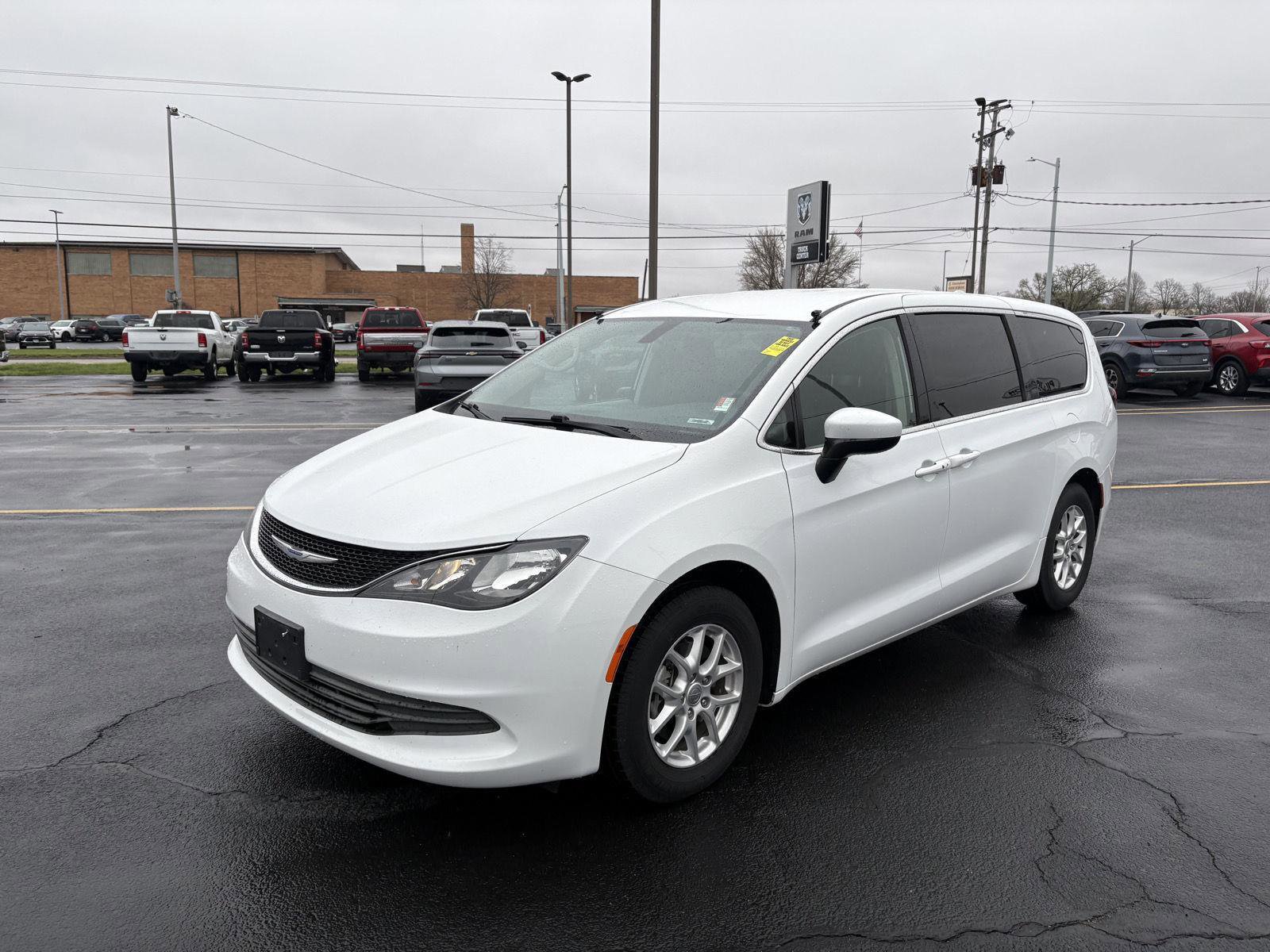 Used 2020 Chrysler Voyager LX FWD image 19
