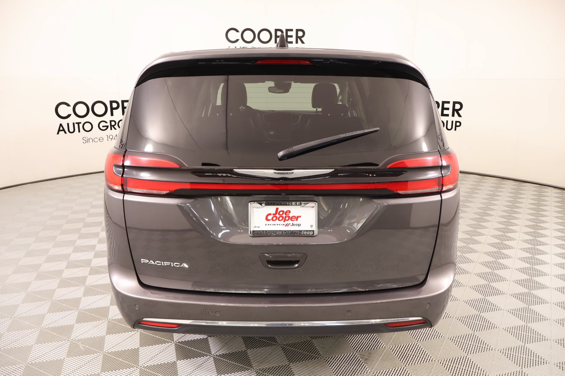 Used 2023 Chrysler Pacifica Touring-L FWD image 21