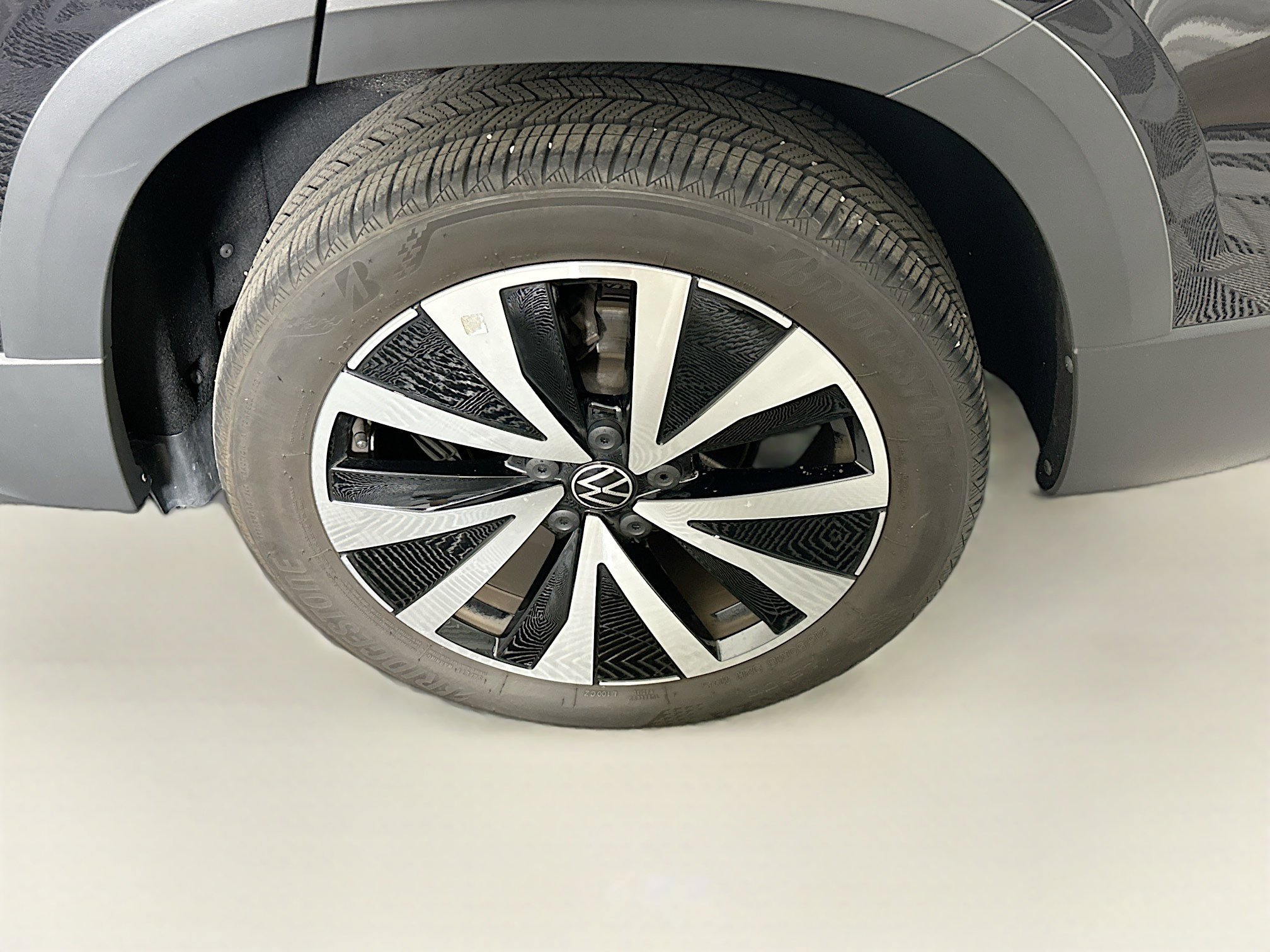 Used 2023 Volkswagen Taos SE w/ Panoramic Sunroof Package FWD image 11