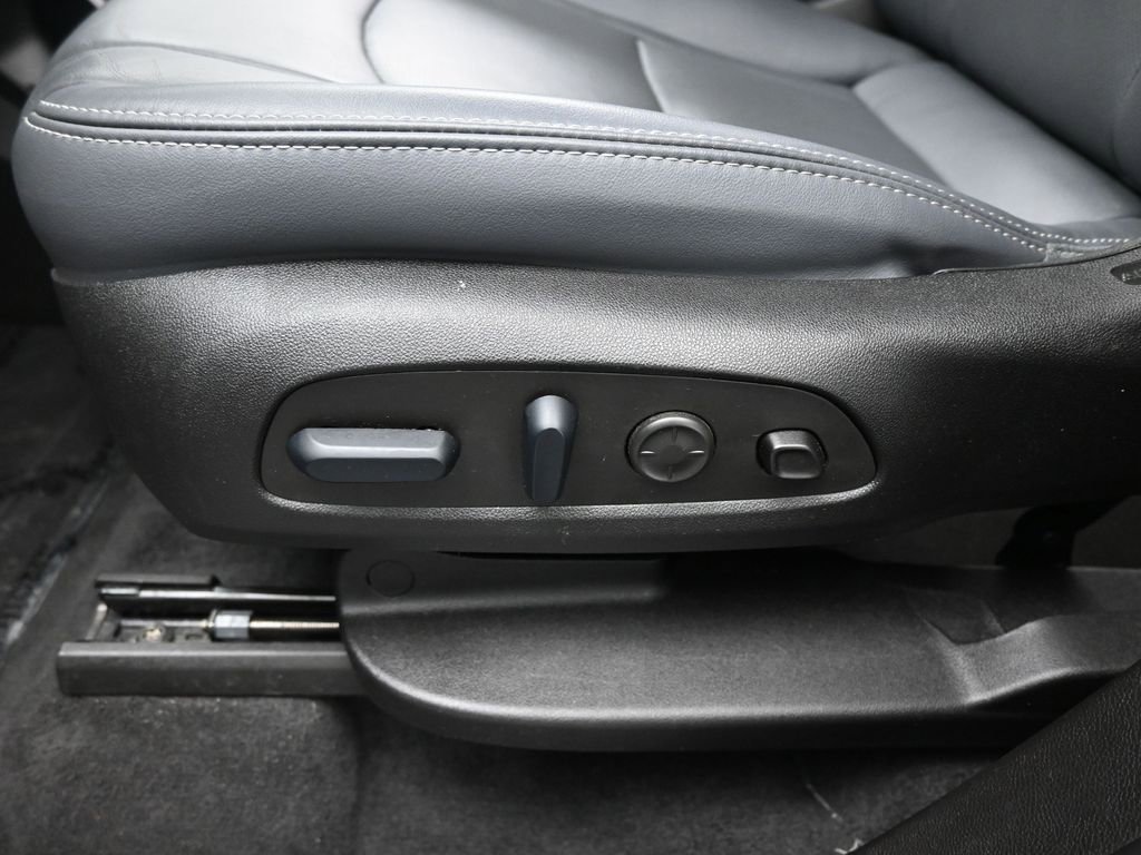 Used 2024 Buick Enclave Premium image 11