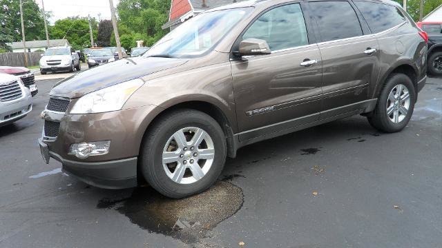Used 2009 Chevrolet Traverse LT FWD image 3