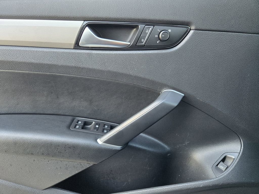 Used 2021 Volkswagen Passat 2.0T SE image 18