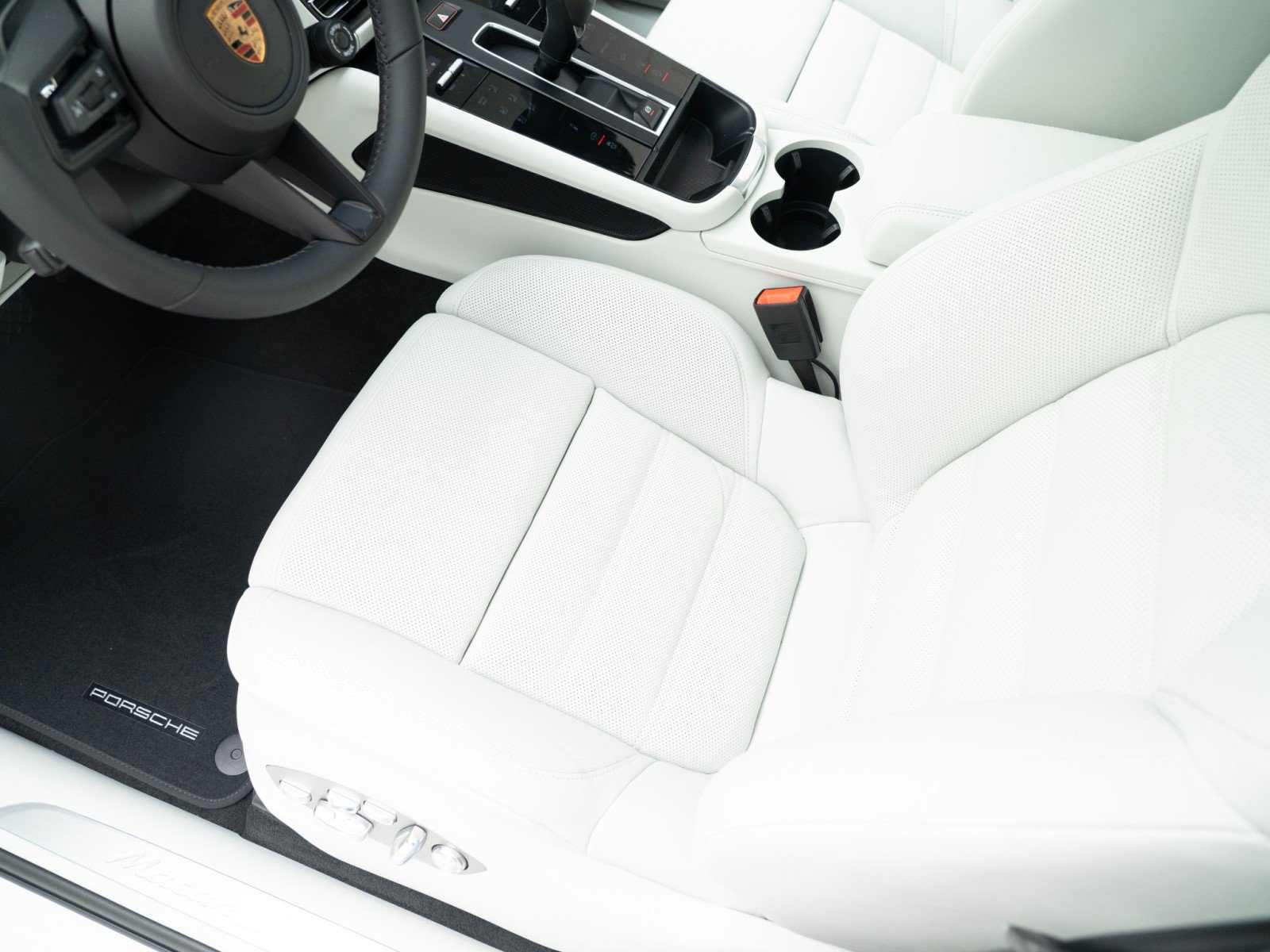 New 2026 Porsche Macan S AWD/4WD image 17