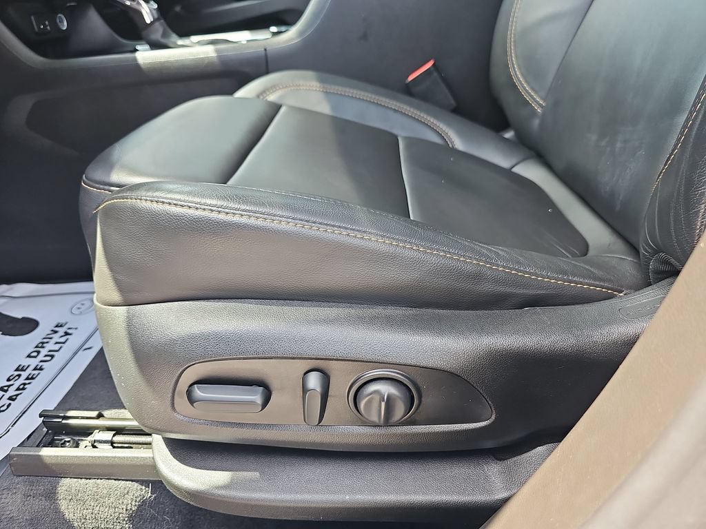 Used 2021 Chevrolet Traverse LT w/ LT Premium Package FWD image 28