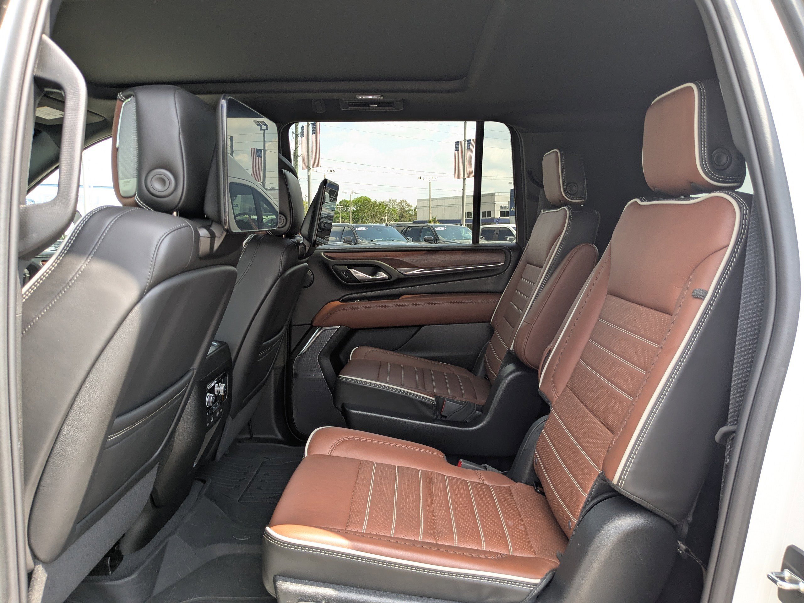 Used 2023 GMC Yukon XL Denali Ultimate image 14