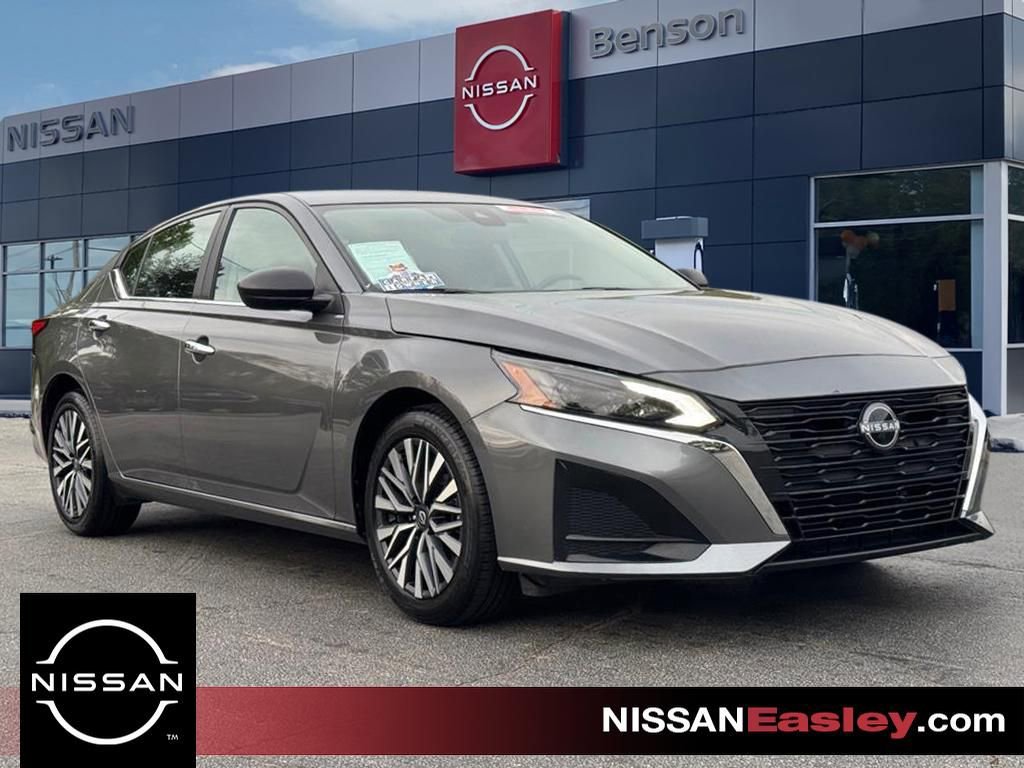 Certified 2025 Nissan Altima 2.5 SV image 1