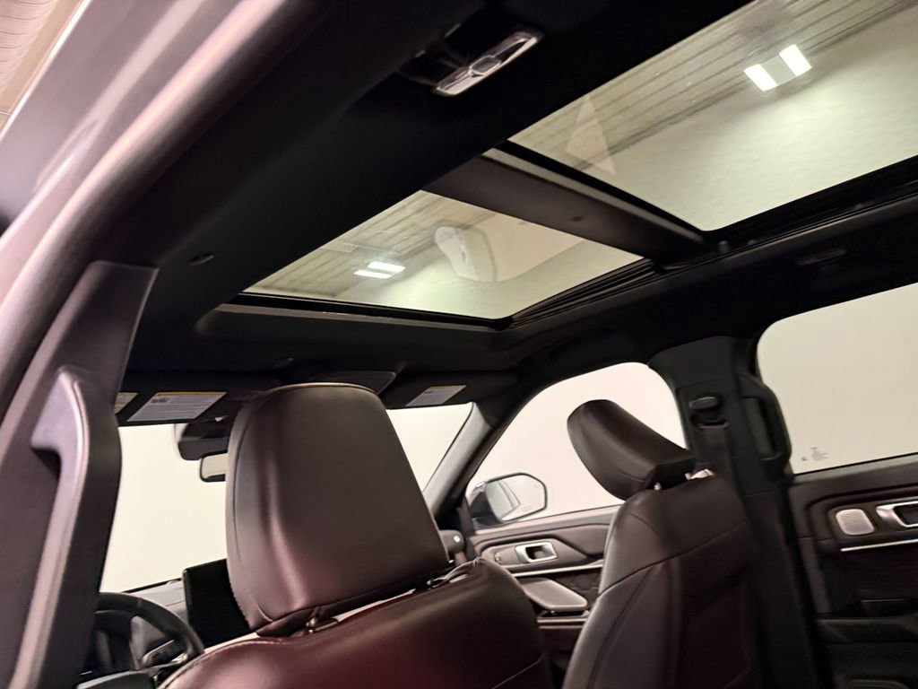 Used 2025 Ford Explorer Platinum w/ LUX Leather Package image 11