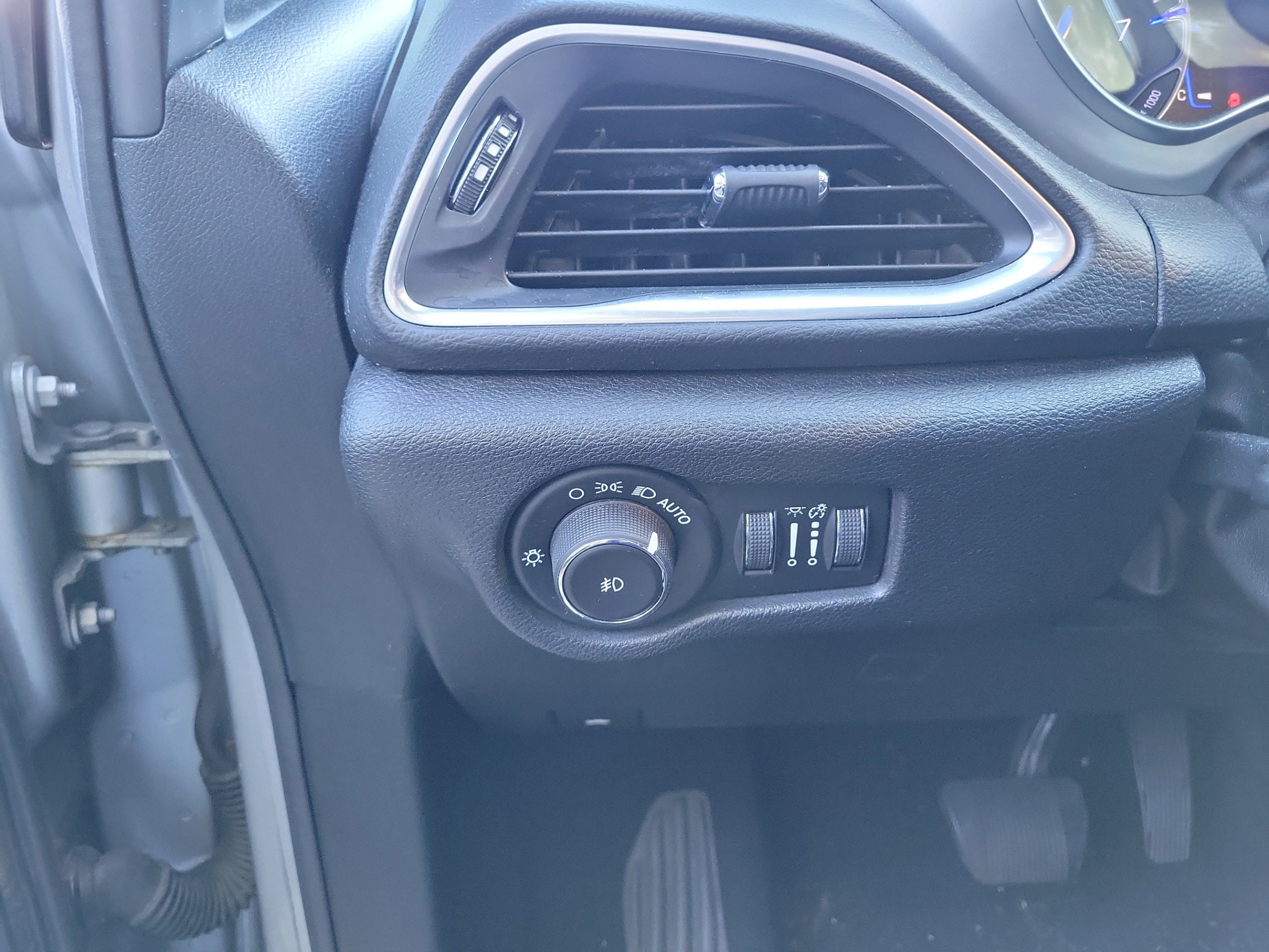 Used 2019 Chrysler Pacifica Touring-L w/ S Appearance Package FWD image 27
