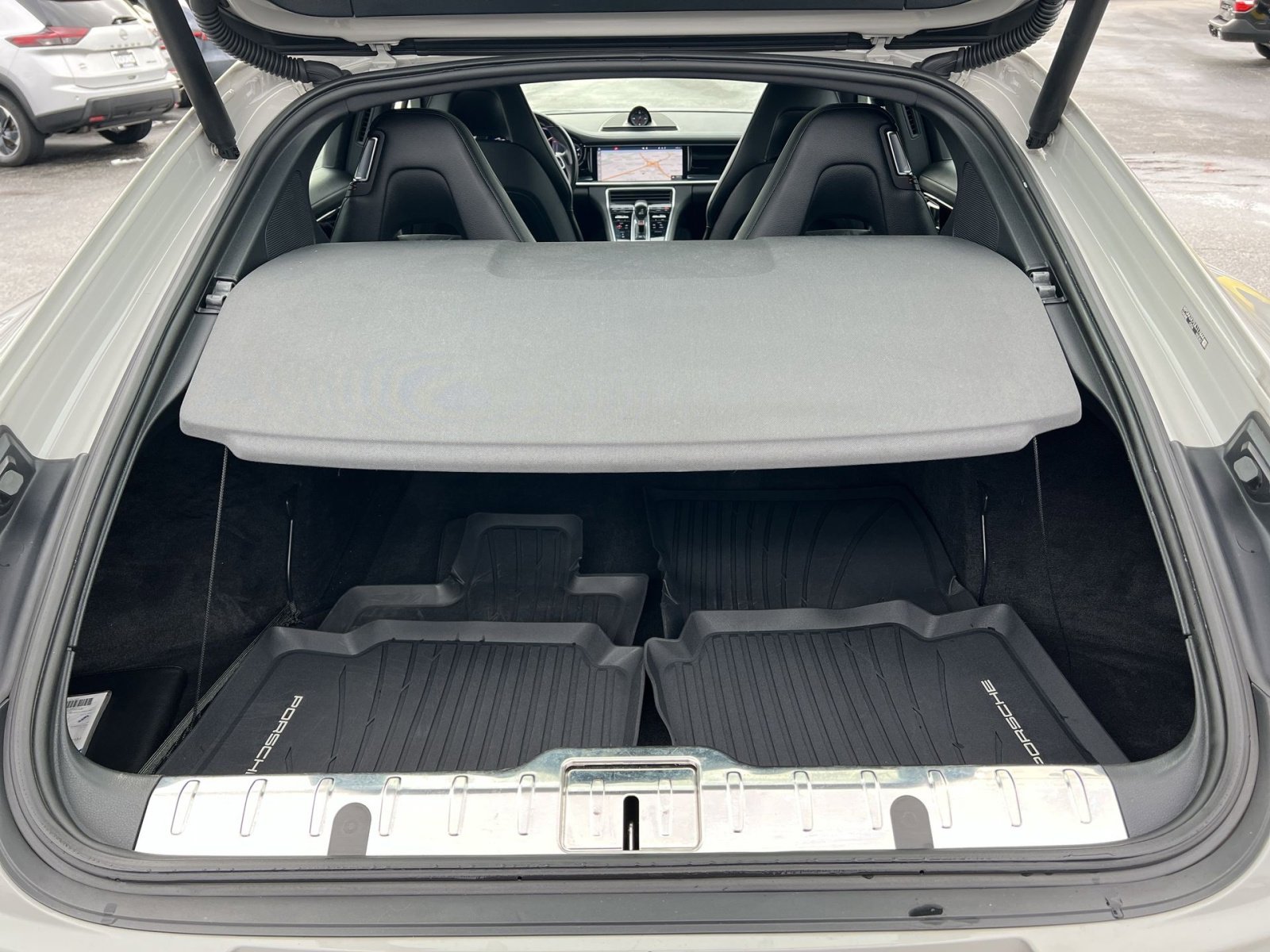 Used 2018 Porsche Panamera 4 image 26