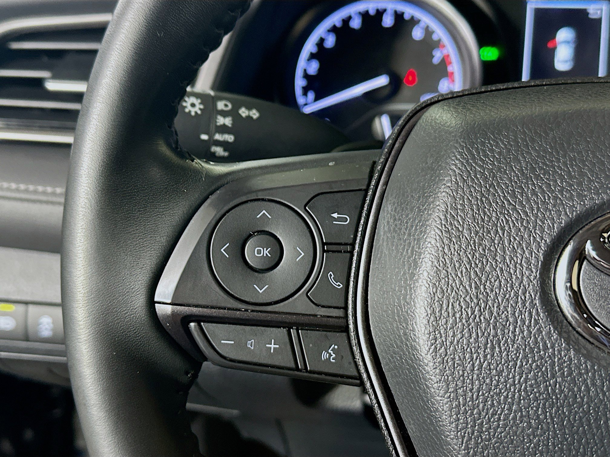 Used 2024 Toyota Camry SE image 16