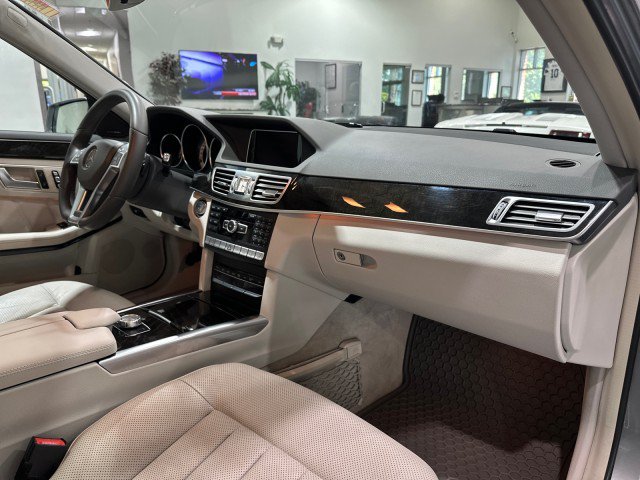 Used 2014 Mercedes-Benz E 550 4MATIC Sedan w/ Premium 1 Package image 58