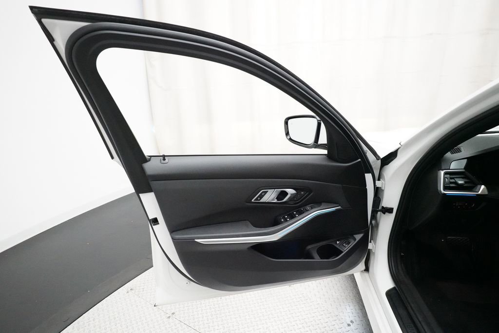 Used 2021 BMW 330e xDrive w/ Convenience Package image 28