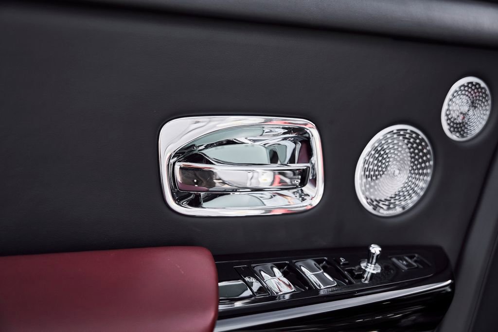 Used 2024 Rolls-Royce Phantom Sedan RWD image 46