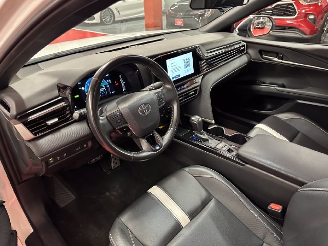 Used 2025 Toyota Camry SE FWD image 11