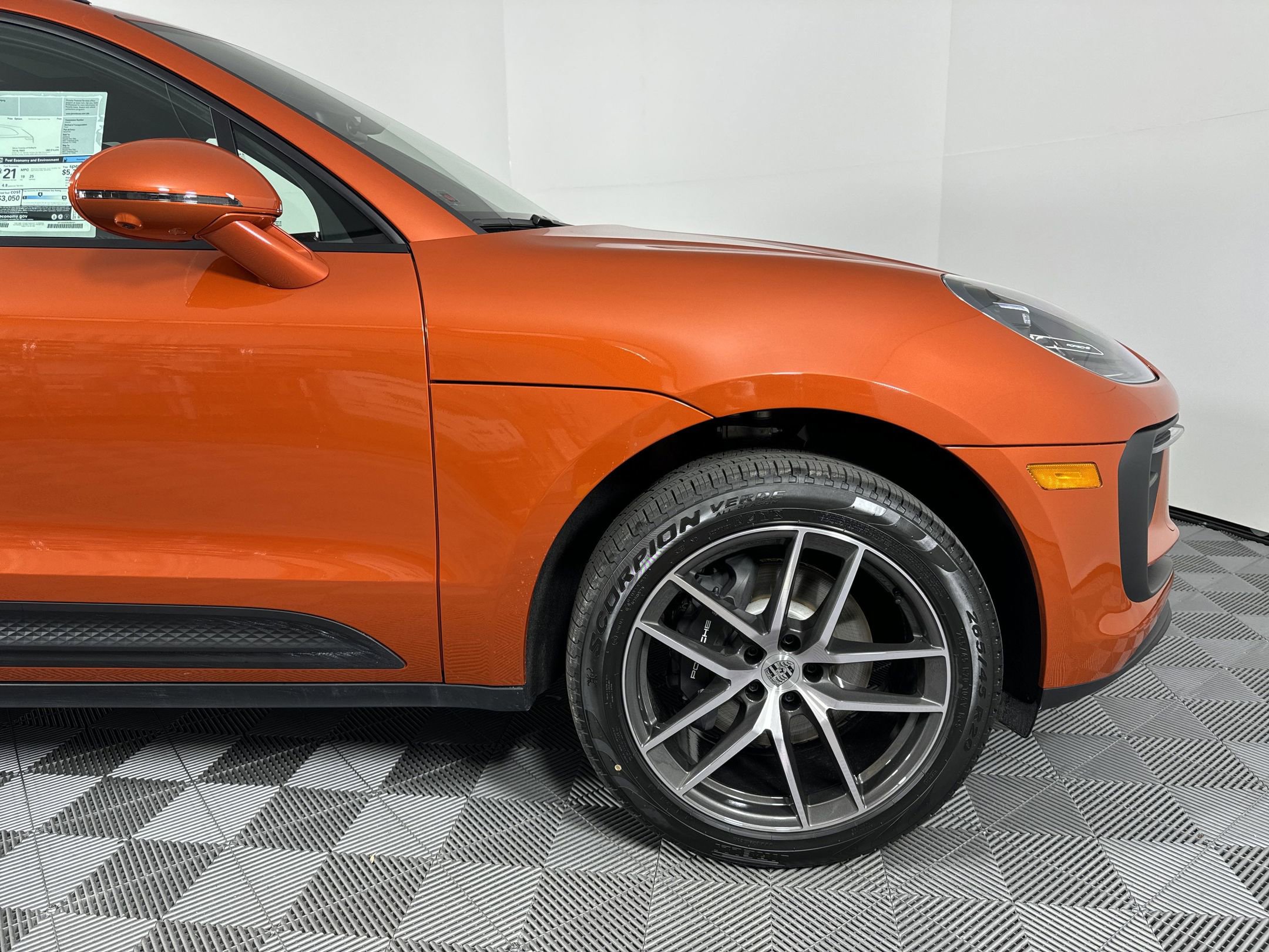 Used 2025 Porsche Macan image 12