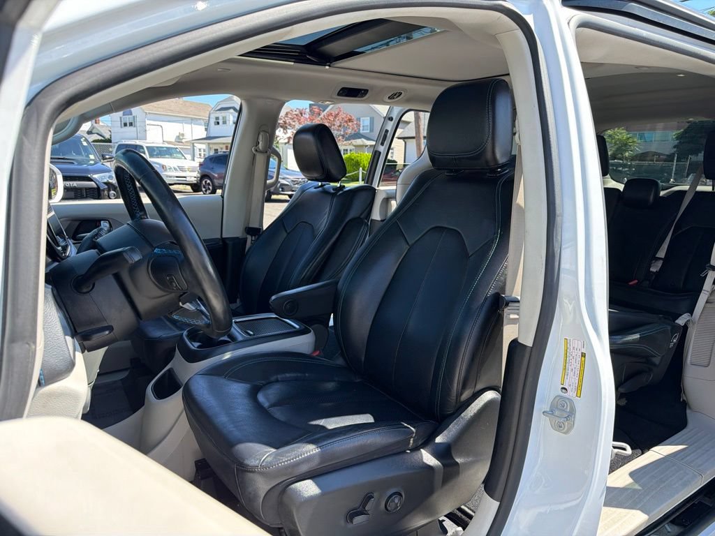 Used 2021 Chrysler Pacifica Touring-L w/ Uconnect Theater Family Group AWD/4WD image 24
