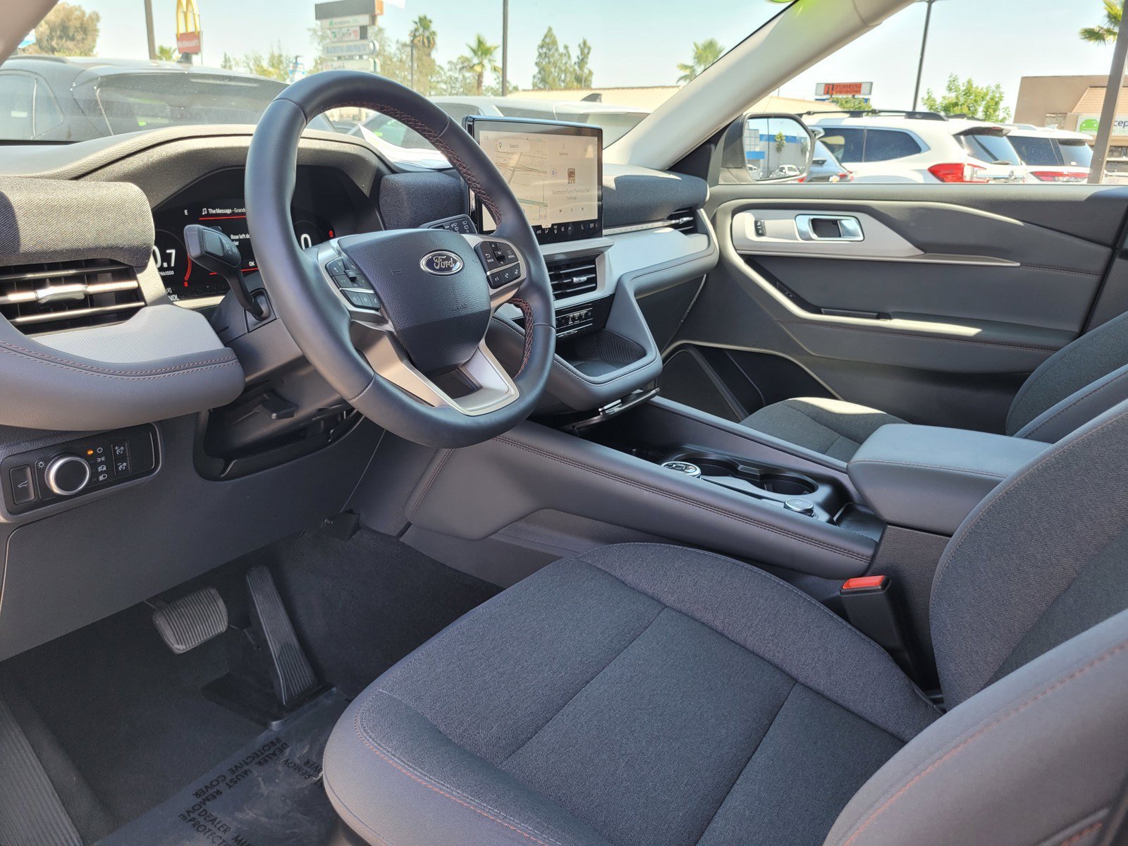 Used 2025 Ford Explorer Active RWD image 10