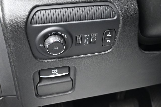 Used 2024 Jeep Wagoneer L Series II w/ Flexible Seating Group AWD/4WD image 19