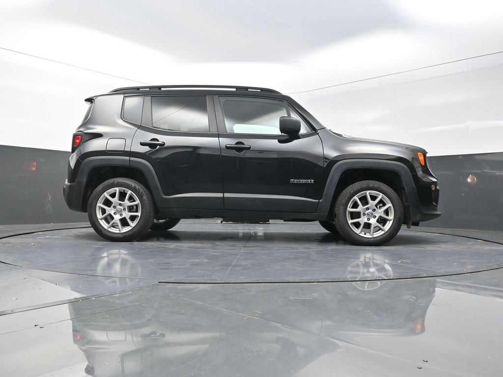 Used 2023 Jeep Renegade Latitude w/ Premium Group image 28