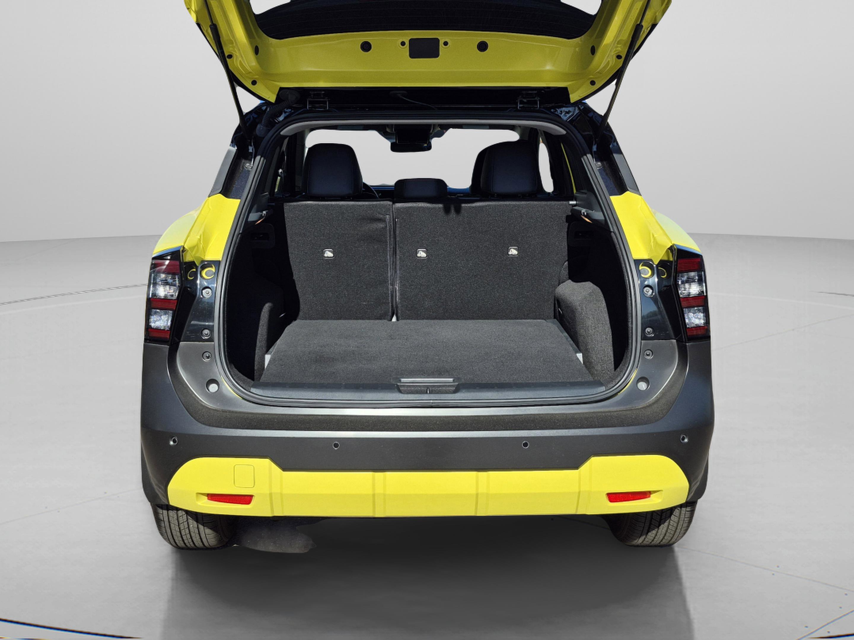 Certified 2025 Nissan Kicks SR FWD image 11