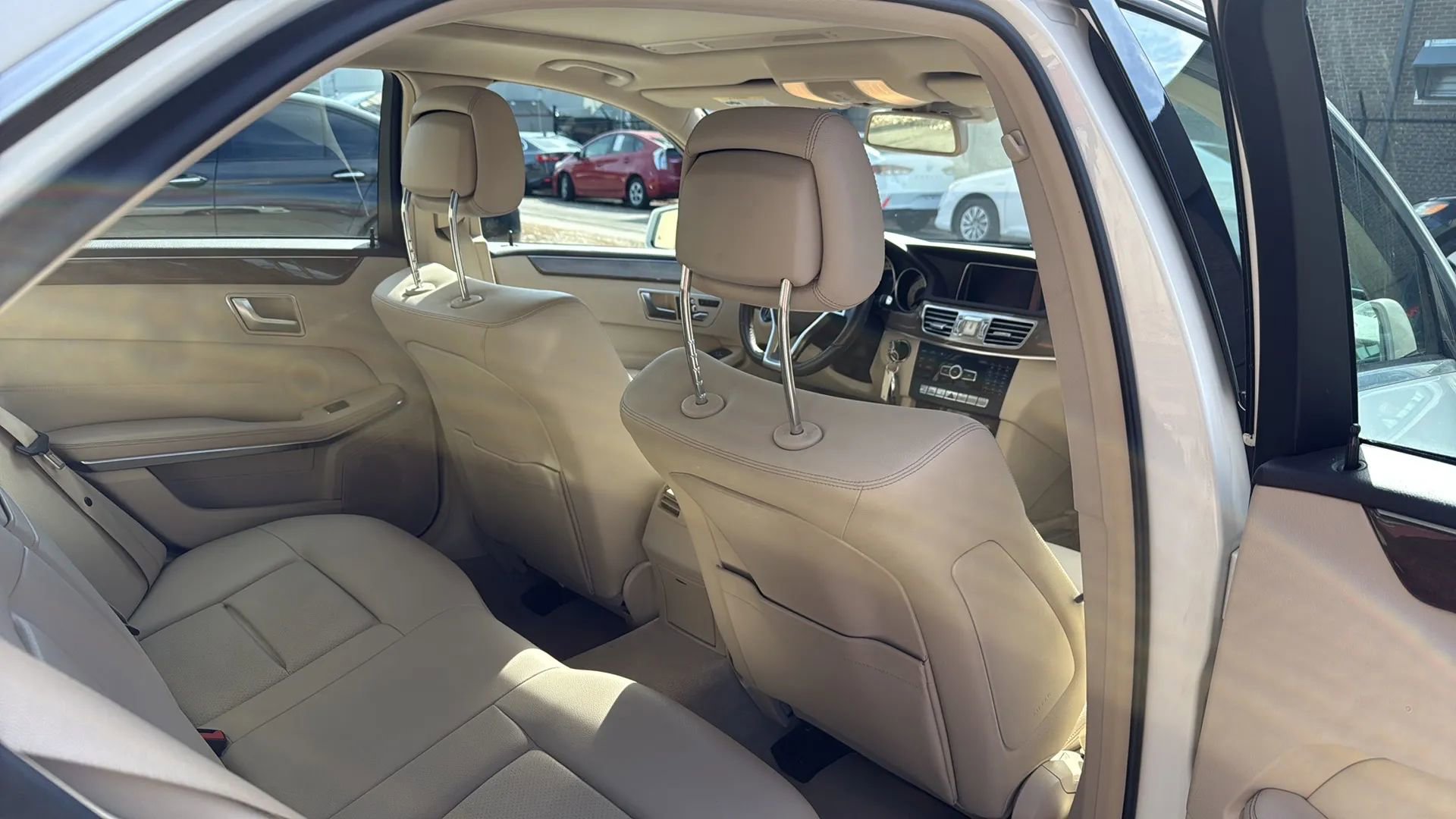 Used 2014 Mercedes-Benz E 350 4MATIC Sedan image 19